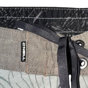 O'Neill Shorts Mens 34 Gray Green Floral Boardshorts Swim Trunks Zip Pocket